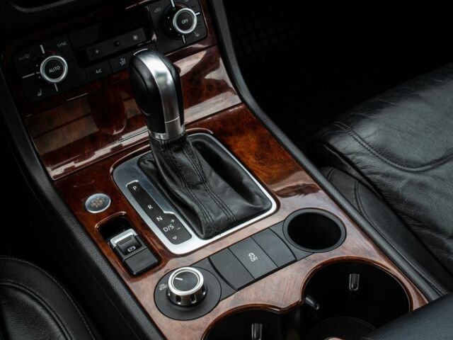 Синій Фольксваген Туарег, об'ємом двигуна 3 л та пробігом 211 тис. км за 15700 $, фото 15 на Automoto.ua