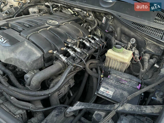 Синій Фольксваген Туарег, об'ємом двигуна 3.6 л та пробігом 170 тис. км за 18000 $, фото 21 на Automoto.ua