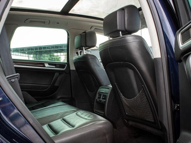 Синій Фольксваген Туарег, об'ємом двигуна 3 л та пробігом 211 тис. км за 15700 $, фото 16 на Automoto.ua