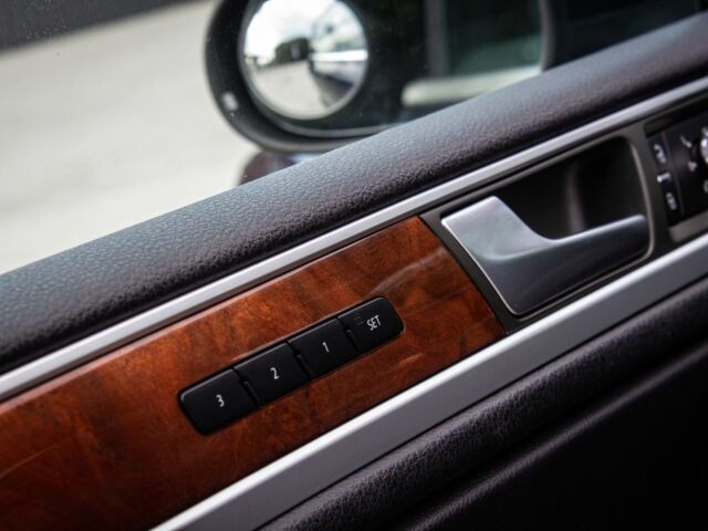 Синій Фольксваген Туарег, об'ємом двигуна 3 л та пробігом 211 тис. км за 15700 $, фото 23 на Automoto.ua