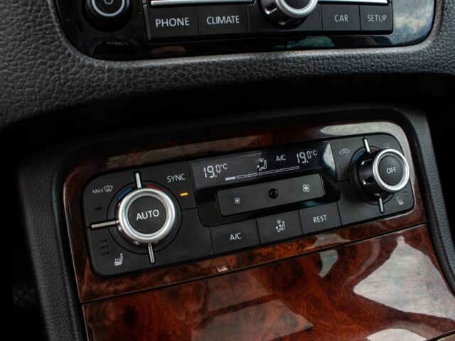 Синій Фольксваген Туарег, об'ємом двигуна 3 л та пробігом 211 тис. км за 15700 $, фото 10 на Automoto.ua