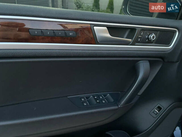 Синій Фольксваген Туарег, об'ємом двигуна 3.6 л та пробігом 170 тис. км за 18000 $, фото 17 на Automoto.ua