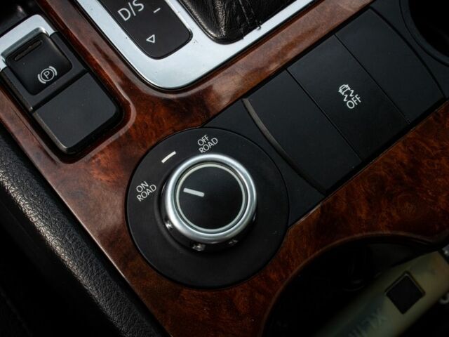 Синій Фольксваген Туарег, об'ємом двигуна 3 л та пробігом 211 тис. км за 15700 $, фото 9 на Automoto.ua