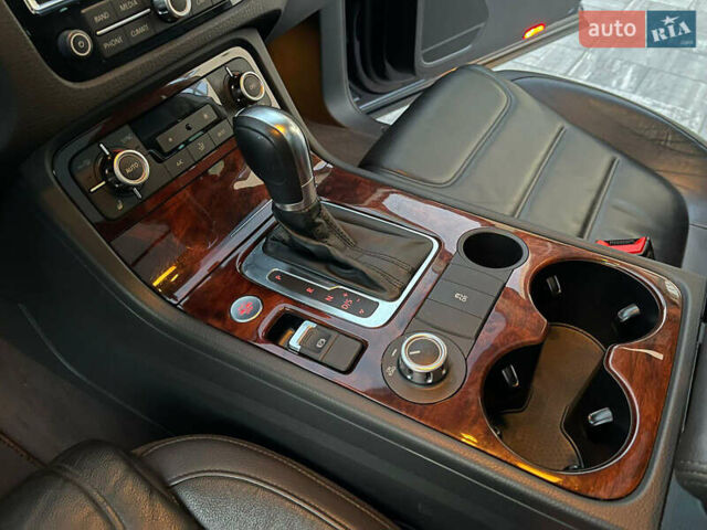 Синій Фольксваген Туарег, об'ємом двигуна 3.6 л та пробігом 170 тис. км за 18000 $, фото 14 на Automoto.ua