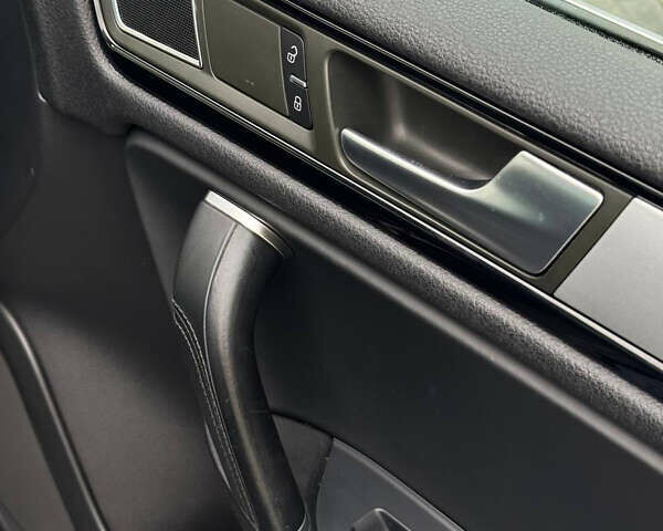 Синій Фольксваген Туарег, об'ємом двигуна 2.97 л та пробігом 237 тис. км за 23000 $, фото 85 на Automoto.ua