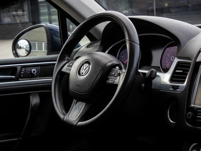 Синій Фольксваген Туарег, об'ємом двигуна 3 л та пробігом 211 тис. км за 15700 $, фото 14 на Automoto.ua