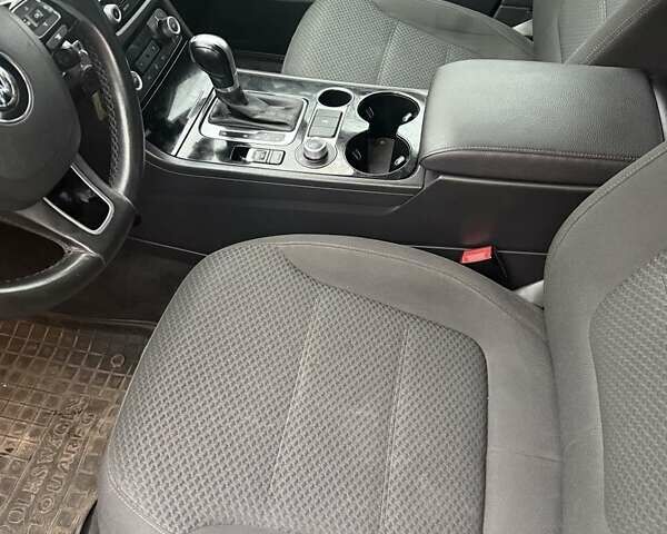 Синий Фольксваген Туарег, объемом двигателя 2.97 л и пробегом 136 тыс. км за 29300 $, фото 19 на Automoto.ua