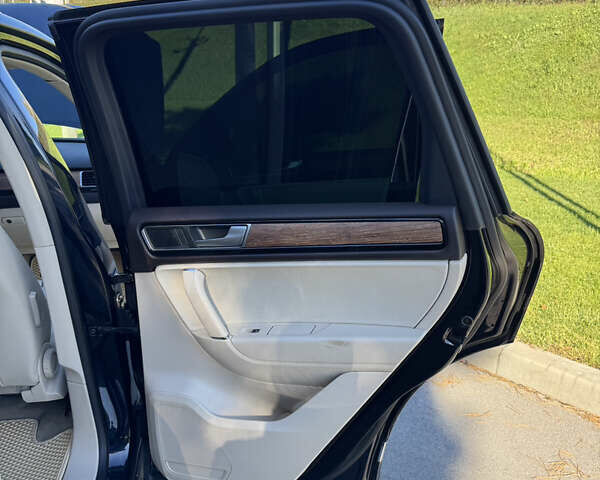 Синій Фольксваген Туарег, об'ємом двигуна 2.97 л та пробігом 245 тис. км за 23000 $, фото 17 на Automoto.ua