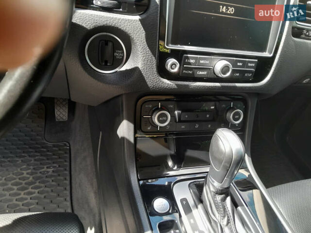 Синій Фольксваген Туарег, об'ємом двигуна 2.97 л та пробігом 203 тис. км за 27479 $, фото 36 на Automoto.ua
