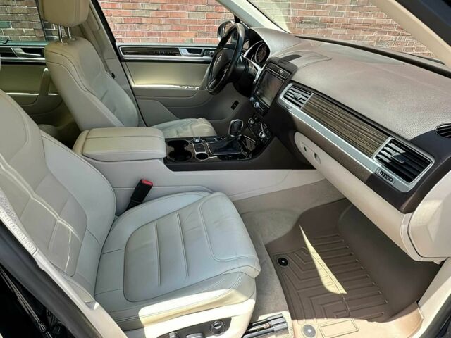 Синий Фольксваген Туарег, объемом двигателя 3 л и пробегом 79 тыс. км за 5100 $, фото 7 на Automoto.ua