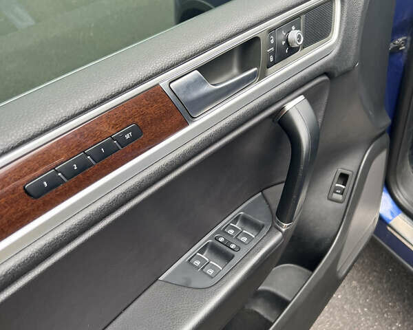 Синий Фольксваген Туарег, объемом двигателя 2.97 л и пробегом 190 тыс. км за 24800 $, фото 24 на Automoto.ua