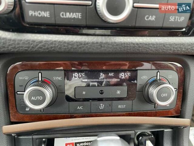 Синий Фольксваген Туарег, объемом двигателя 2.97 л и пробегом 294 тыс. км за 24990 $, фото 24 на Automoto.ua