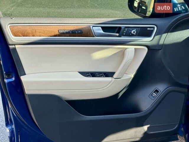 Синій Фольксваген Туарег, об'ємом двигуна 3 л та пробігом 160 тис. км за 29999 $, фото 20 на Automoto.ua