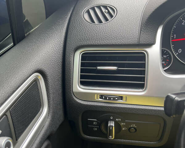 Синий Фольксваген Туарег, объемом двигателя 2.97 л и пробегом 190 тыс. км за 24800 $, фото 30 на Automoto.ua