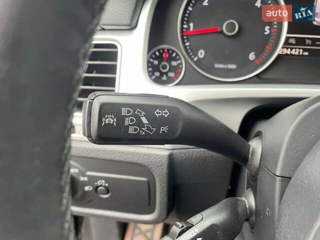 Синий Фольксваген Туарег, объемом двигателя 2.97 л и пробегом 294 тыс. км за 24990 $, фото 20 на Automoto.ua