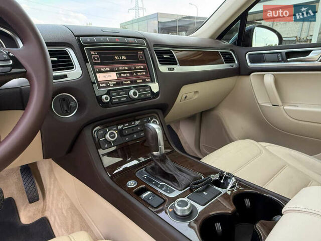 Синий Фольксваген Туарег, объемом двигателя 2.97 л и пробегом 210 тыс. км за 22200 $, фото 7 на Automoto.ua