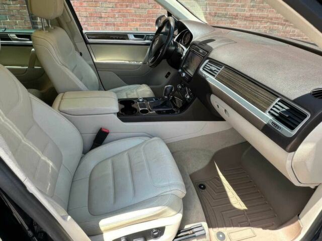 Синий Фольксваген Туарег, объемом двигателя 3 л и пробегом 71 тыс. км за 12500 $, фото 7 на Automoto.ua