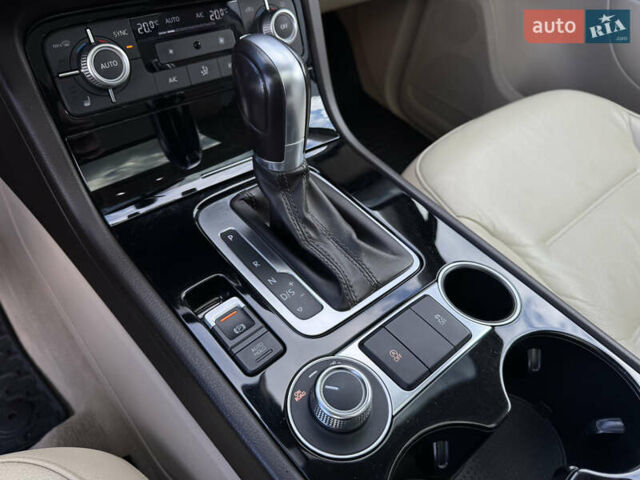 Синий Фольксваген Туарег, объемом двигателя 3 л и пробегом 182 тыс. км за 24900 $, фото 23 на Automoto.ua