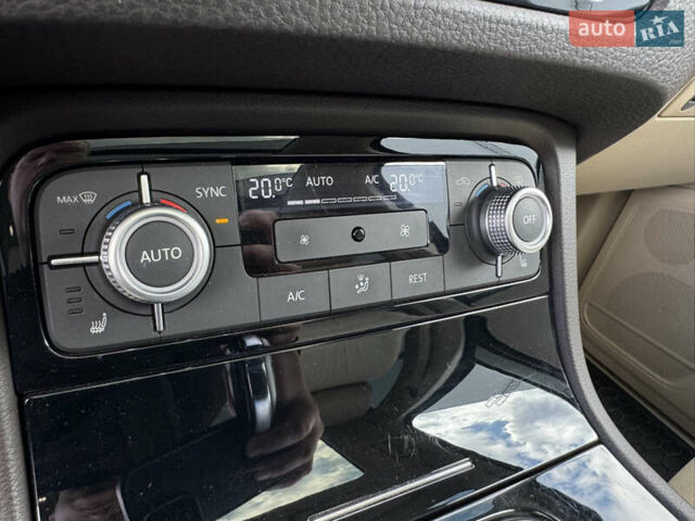 Синий Фольксваген Туарег, объемом двигателя 3 л и пробегом 182 тыс. км за 24900 $, фото 17 на Automoto.ua