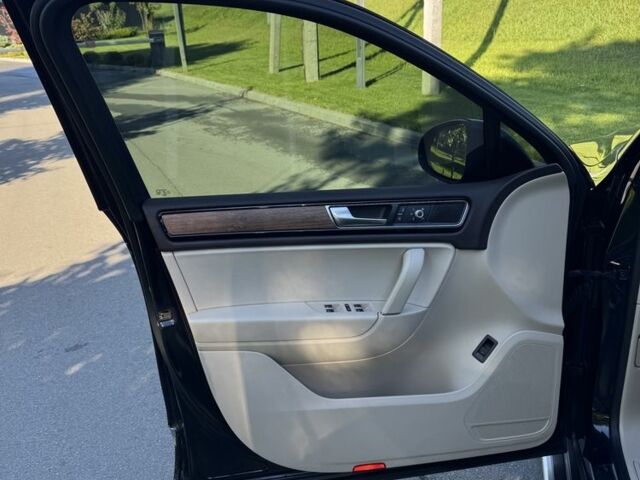 Фольксваген Туарег 2016 в Киеве на Automoto.ua Синий Фольксваген Туарег, объемом двигателя 3 л и пробегом 245 тыс. км за 23000 $, фото 14 на Automoto.ua