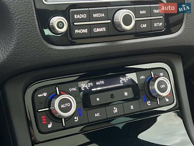 Фольксваген Туарег 2016 в Ровно на Automoto.ua Синий Фольксваген Туарег, объемом двигателя 3 л и пробегом 274 тыс. км за 25900 $, фото 43 на Automoto.ua