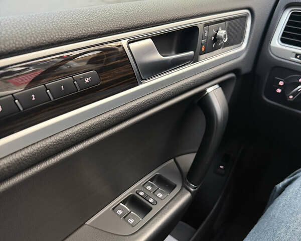 Синій Фольксваген Туарег, об'ємом двигуна 2.97 л та пробігом 114 тис. км за 36200 $, фото 7 на Automoto.ua