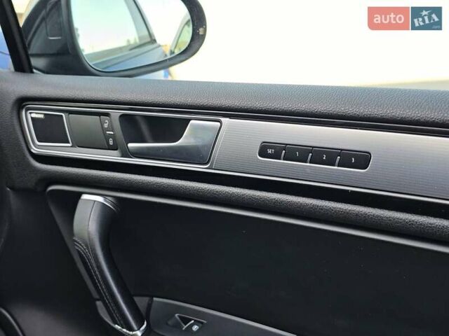 Синій Фольксваген Туарег, об'ємом двигуна 3 л та пробігом 199 тис. км за 27999 $, фото 37 на Automoto.ua