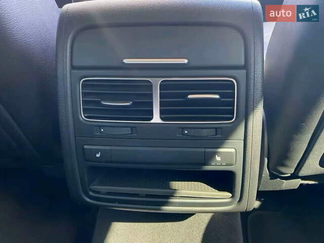 Синий Фольксваген Туарег, объемом двигателя 3 л и пробегом 178 тыс. км за 27900 $, фото 21 на Automoto.ua