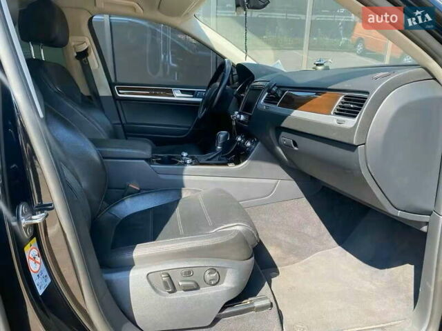 Синий Фольксваген Туарег, объемом двигателя 3 л и пробегом 178 тыс. км за 27900 $, фото 27 на Automoto.ua