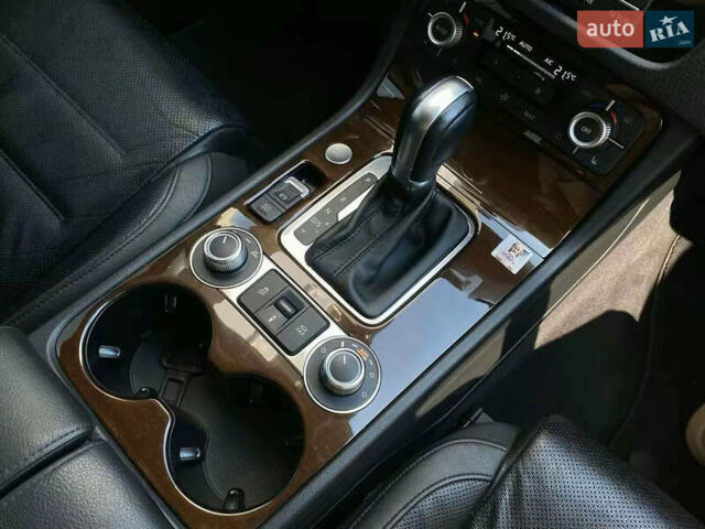 Синий Фольксваген Туарег, объемом двигателя 3 л и пробегом 178 тыс. км за 27900 $, фото 25 на Automoto.ua