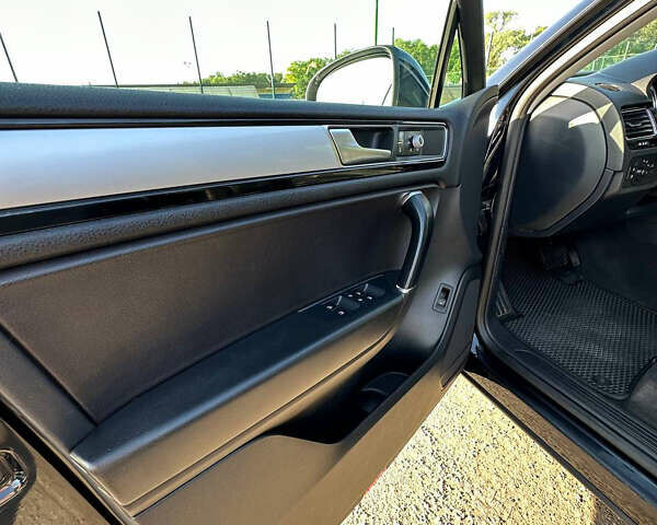 Синий Фольксваген Туарег, объемом двигателя 2.97 л и пробегом 245 тыс. км за 26000 $, фото 11 на Automoto.ua