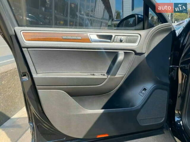 Синий Фольксваген Туарег, объемом двигателя 3 л и пробегом 178 тыс. км за 27900 $, фото 12 на Automoto.ua