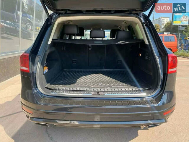 Синий Фольксваген Туарег, объемом двигателя 3 л и пробегом 178 тыс. км за 27900 $, фото 17 на Automoto.ua