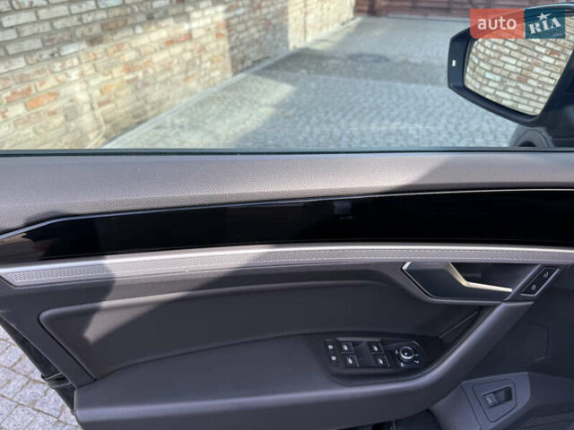 Синий Фольксваген Туарег, объемом двигателя 3 л и пробегом 218 тыс. км за 39000 $, фото 1 на Automoto.ua