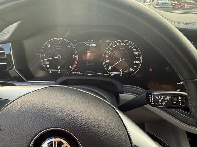 Синий Фольксваген Туарег, объемом двигателя 3 л и пробегом 180 тыс. км за 51000 $, фото 4 на Automoto.ua