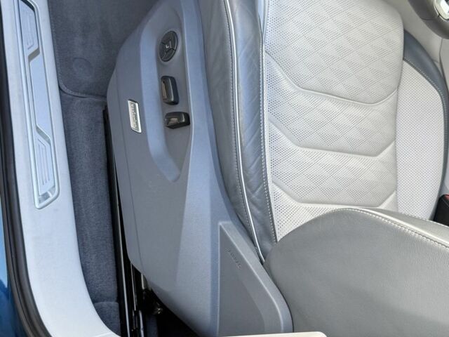 Синий Фольксваген Туарег, объемом двигателя 3 л и пробегом 180 тыс. км за 51000 $, фото 6 на Automoto.ua