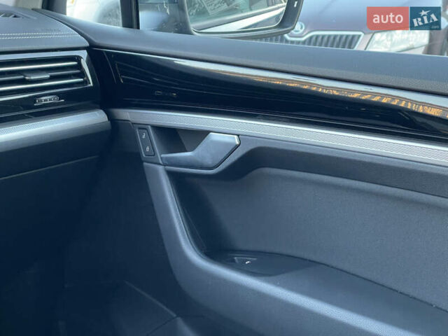 Синій Фольксваген Туарег, об'ємом двигуна 2.97 л та пробігом 90 тис. км за 37700 $, фото 28 на Automoto.ua