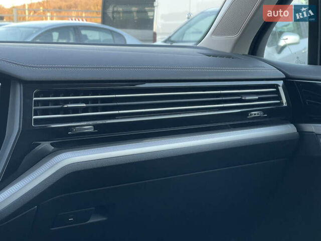 Синій Фольксваген Туарег, об'ємом двигуна 2.97 л та пробігом 90 тис. км за 37700 $, фото 29 на Automoto.ua