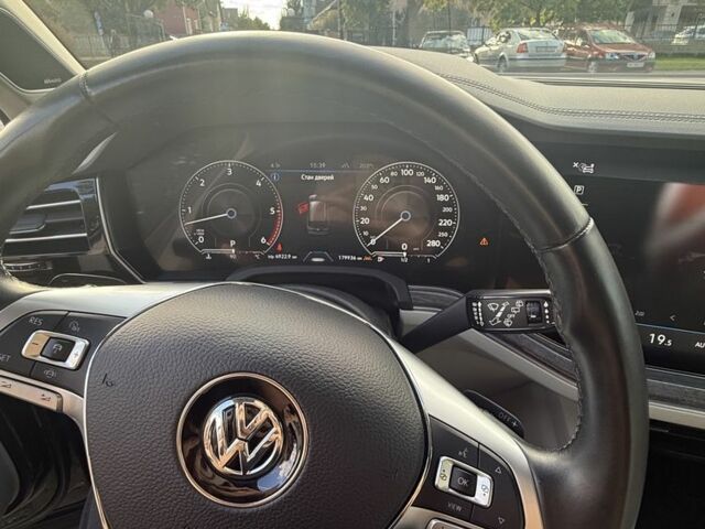 Синий Фольксваген Туарег, объемом двигателя 3 л и пробегом 180 тыс. км за 51000 $, фото 3 на Automoto.ua