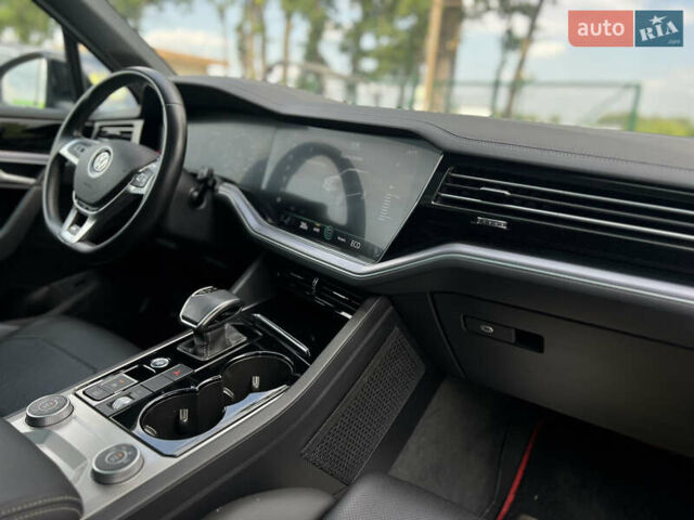 Синій Фольксваген Туарег, об'ємом двигуна 4 л та пробігом 144 тис. км за 52900 $, фото 5 на Automoto.ua