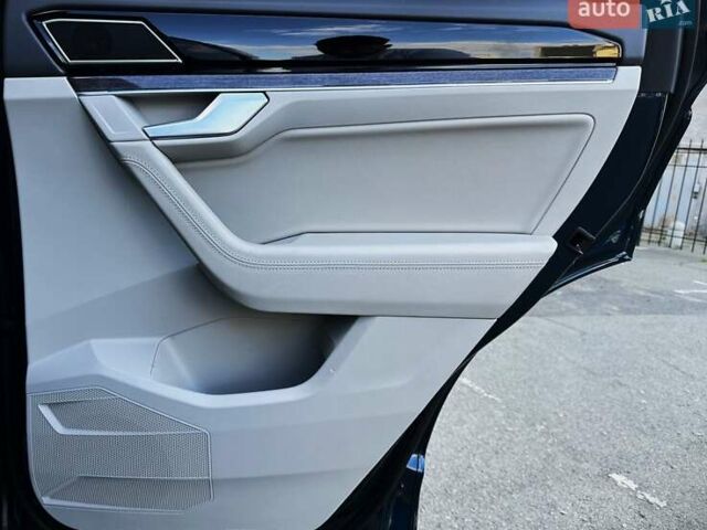 Синій Фольксваген Туарег, об'ємом двигуна 2.97 л та пробігом 125 тис. км за 59000 $, фото 23 на Automoto.ua