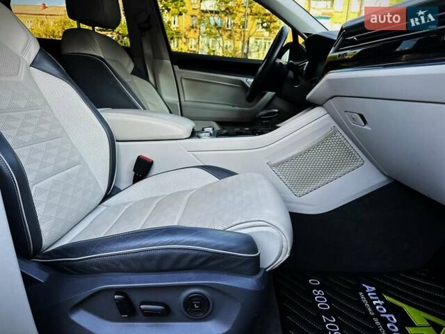 Синій Фольксваген Туарег, об'ємом двигуна 2.97 л та пробігом 125 тис. км за 59500 $, фото 26 на Automoto.ua