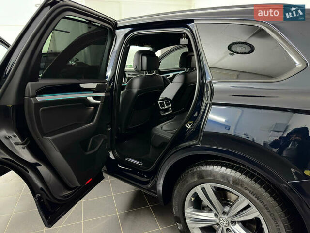 Синій Фольксваген Туарег, об'ємом двигуна 3 л та пробігом 117 тис. км за 52999 $, фото 59 на Automoto.ua