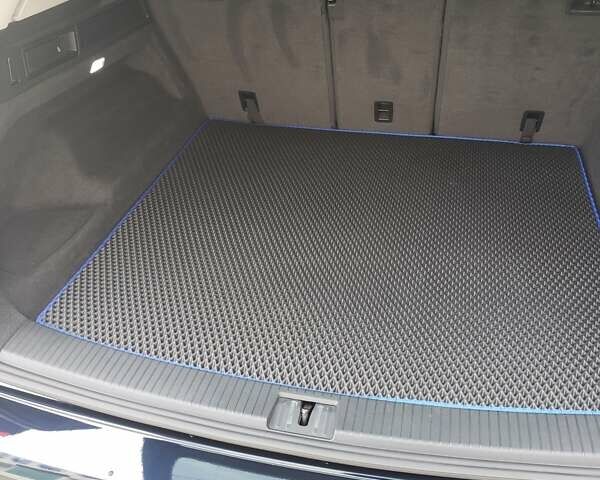 Синій Фольксваген Туарег, об'ємом двигуна 3 л та пробігом 107 тис. км за 37500 $, фото 2 на Automoto.ua