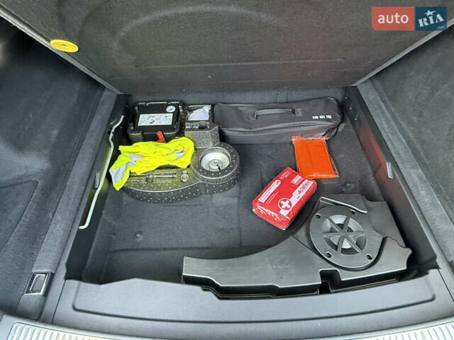 Синий Фольксваген Туарег, объемом двигателя 3.96 л и пробегом 122 тыс. км за 61900 $, фото 55 на Automoto.ua