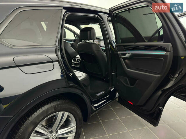 Синій Фольксваген Туарег, об'ємом двигуна 3 л та пробігом 117 тис. км за 52999 $, фото 45 на Automoto.ua