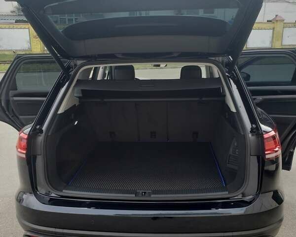 Синій Фольксваген Туарег, об'ємом двигуна 3 л та пробігом 107 тис. км за 37500 $, фото 1 на Automoto.ua