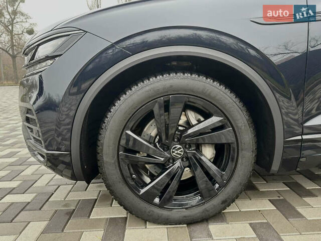 Синий Фольксваген Туарег, объемом двигателя 3 л и пробегом 115 тыс. км за 55000 $, фото 3 на Automoto.ua