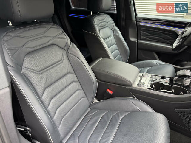 Синий Фольксваген Туарег, объемом двигателя 3 л и пробегом 74 тыс. км за 62700 $, фото 32 на Automoto.ua