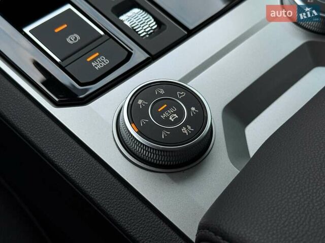 Синий Фольксваген Туарег, объемом двигателя 3 л и пробегом 51 тыс. км за 59999 $, фото 57 на Automoto.ua